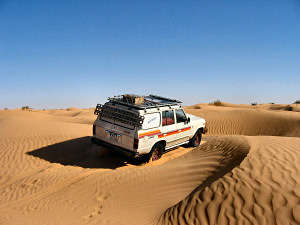 Wüstentauglich - Saharatouren mit Geländewagen oder Motorräder  Foto065 - in Richtung Ksar Ghilane......